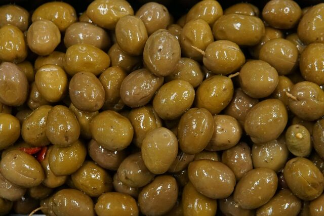 DELI GREEN CRACKED SICILIAN OLIVES 