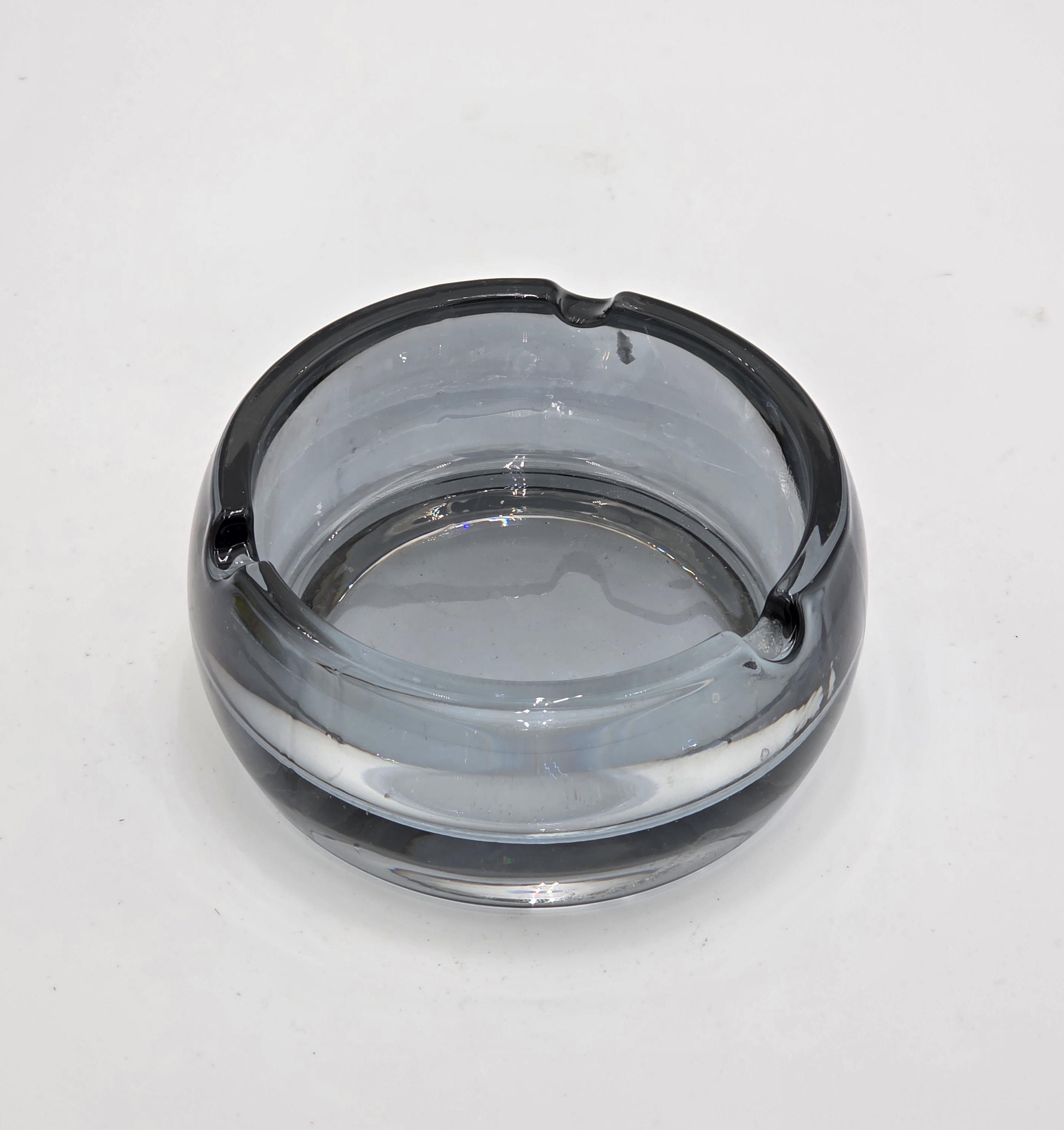 PHOENIX ASHTRAY ROUND BLACK